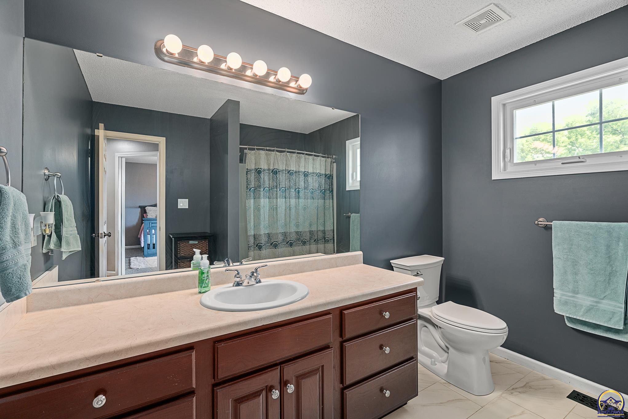 2712 SW Sherwood Park DR