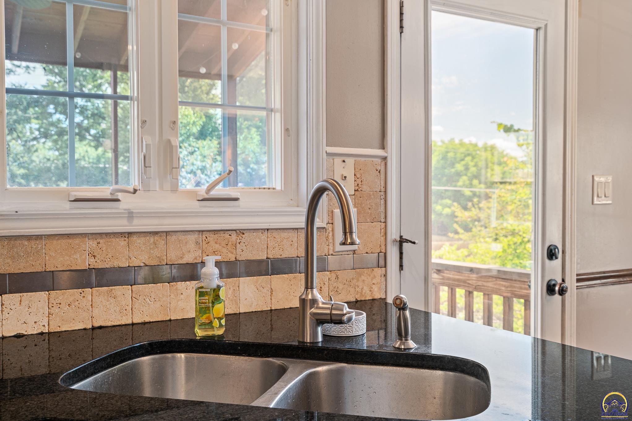 2712 SW Sherwood Park DR