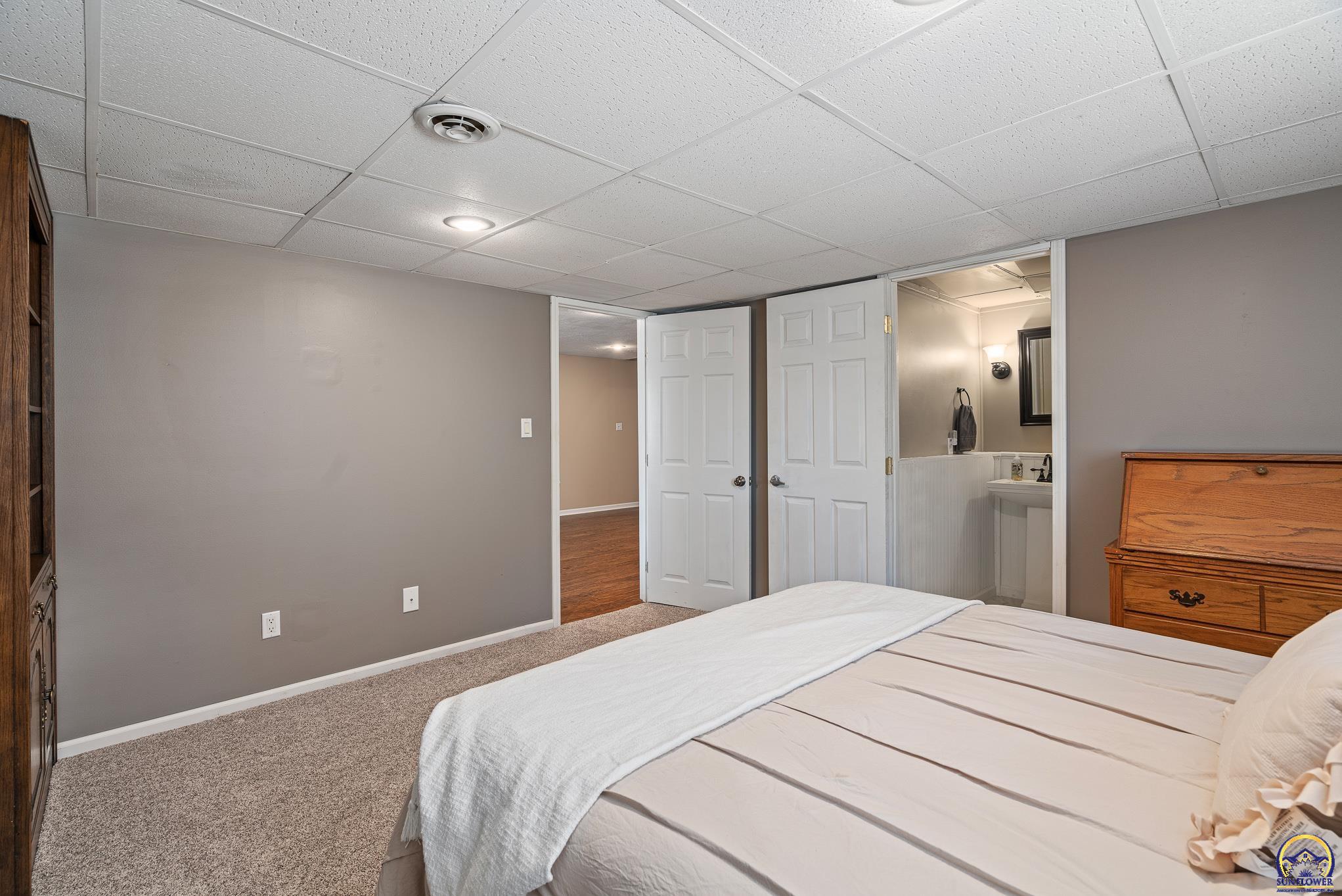 2712 SW Sherwood Park DR