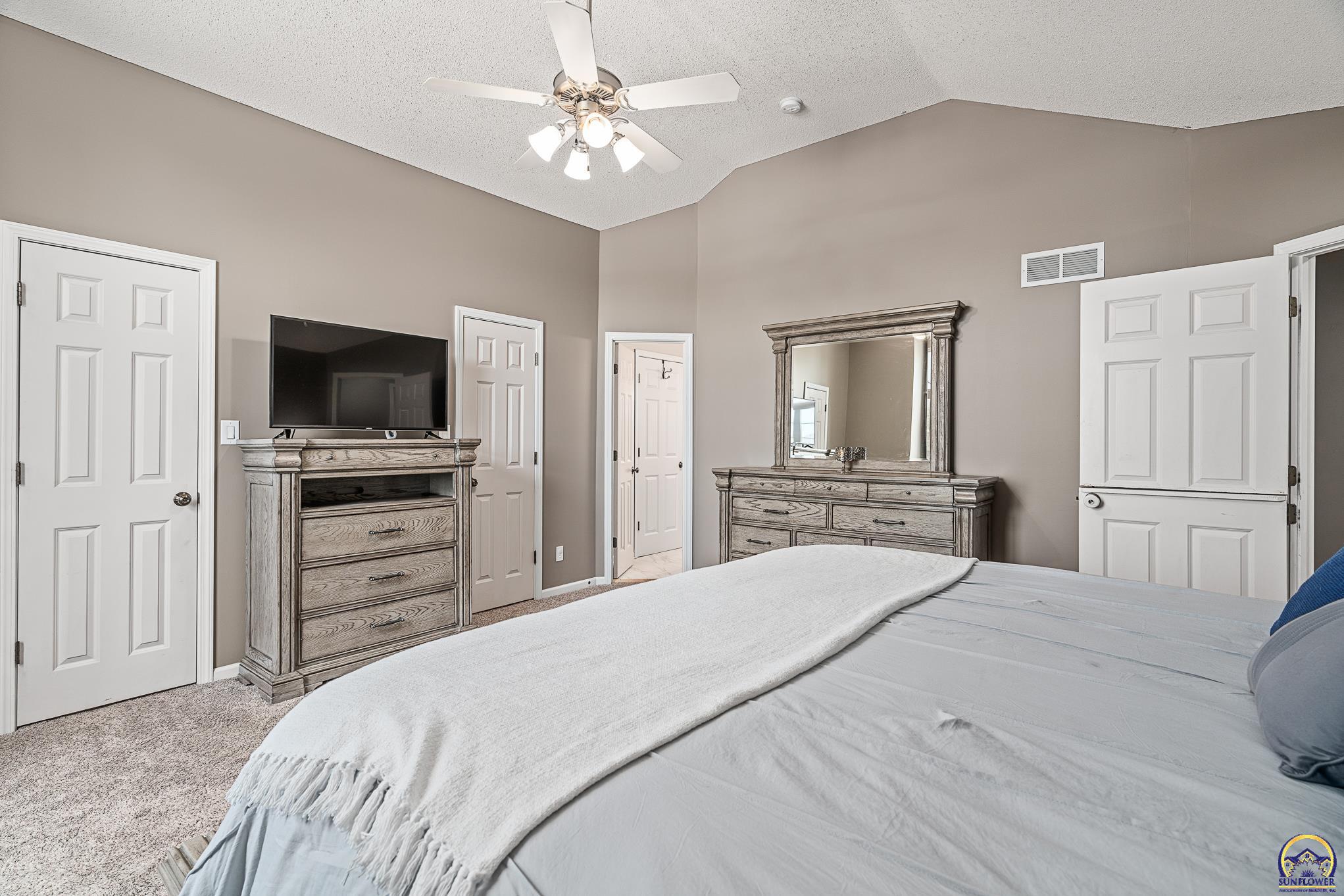 2712 SW Sherwood Park DR