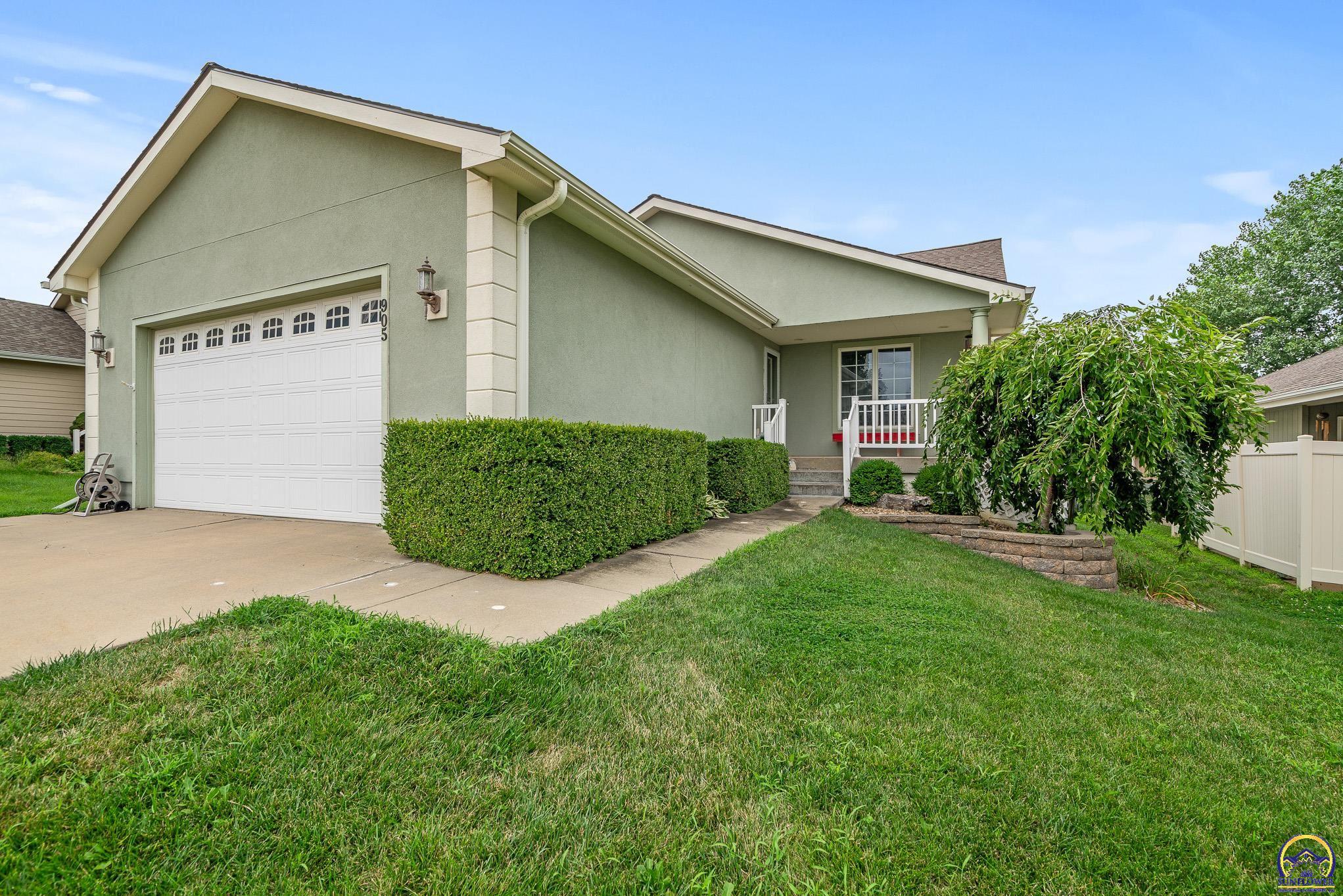 905 SW Woodbridge CT