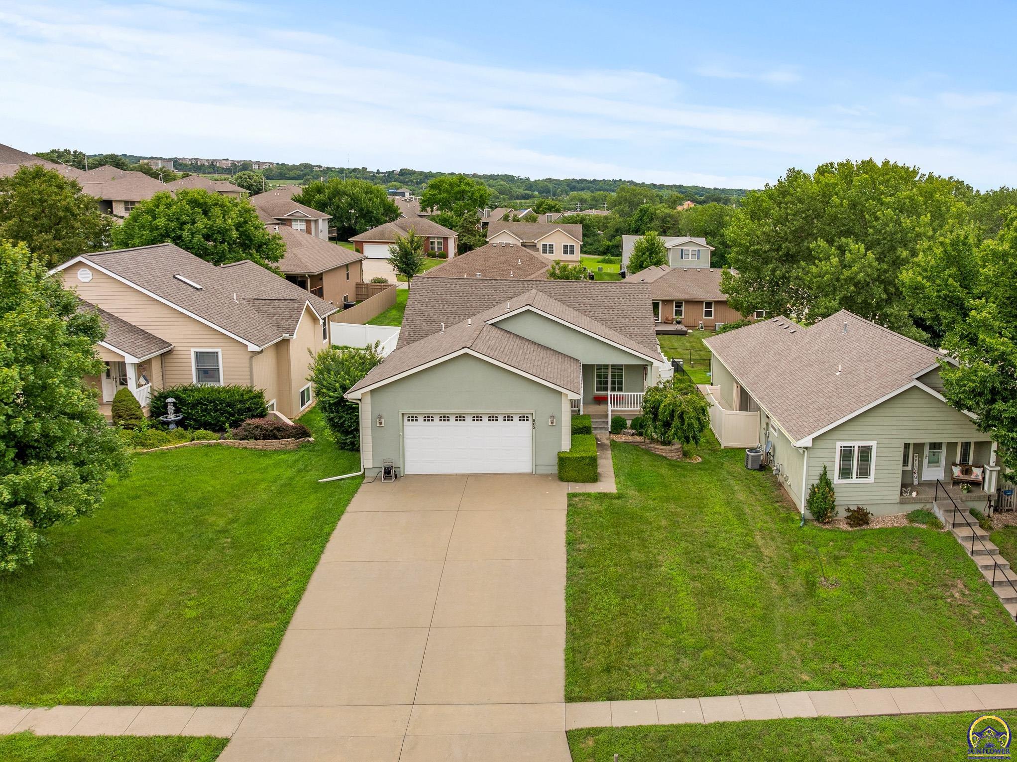 905 SW Woodbridge CT