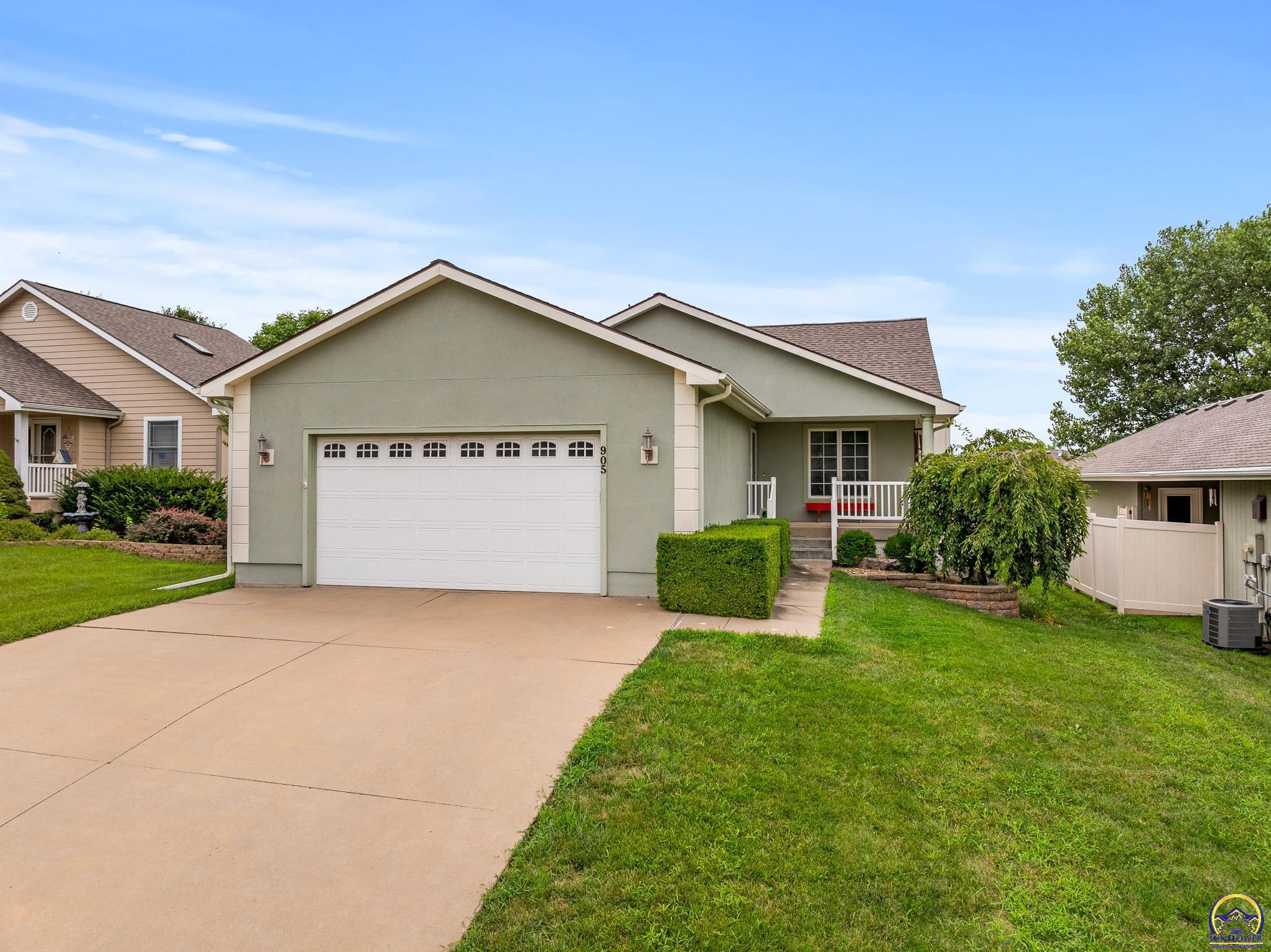 905 SW Woodbridge CT