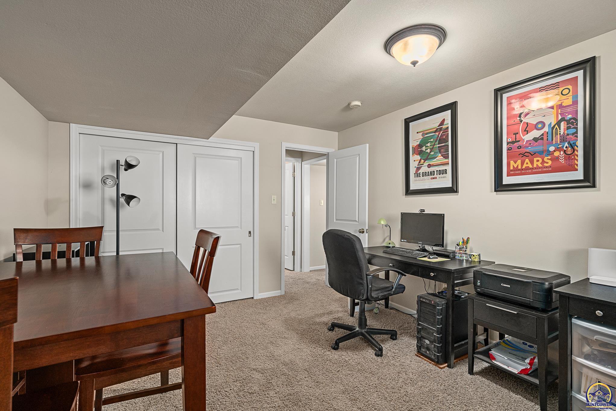 905 SW Woodbridge CT