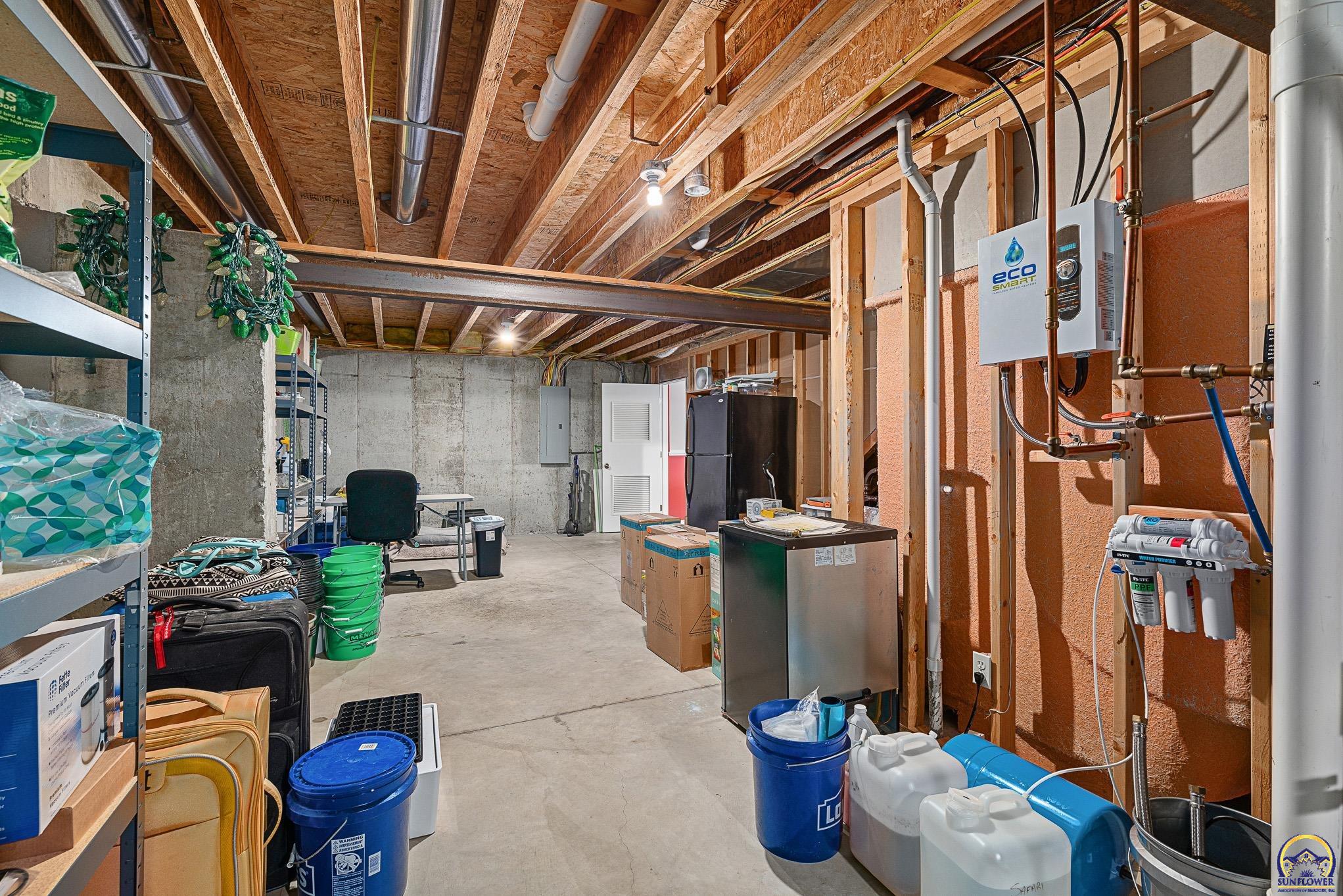 905 SW Woodbridge CT