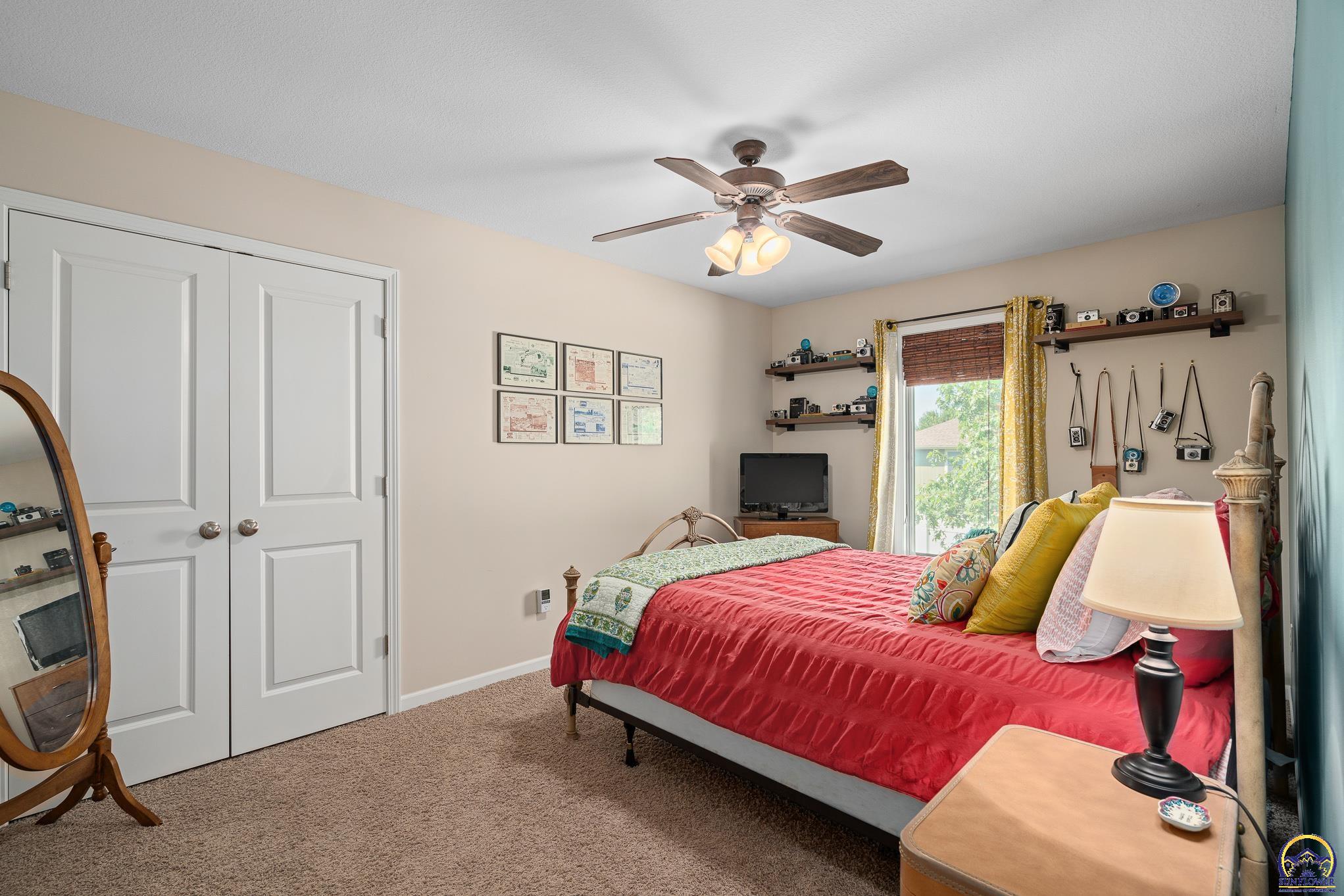 905 SW Woodbridge CT