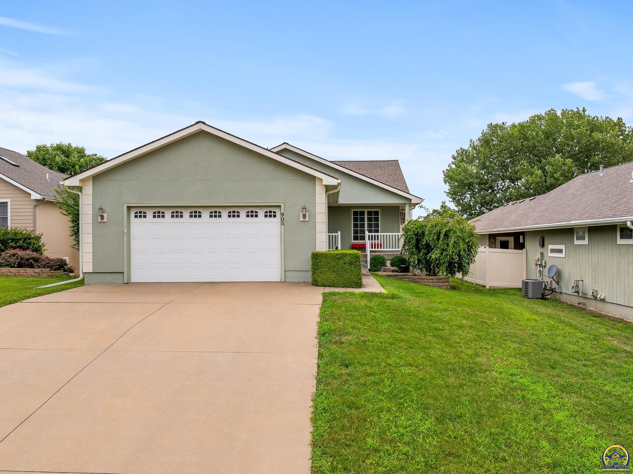 905 SW Woodbridge CT