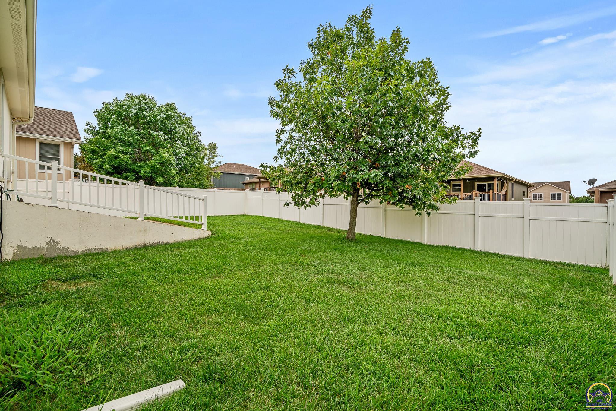 905 SW Woodbridge CT