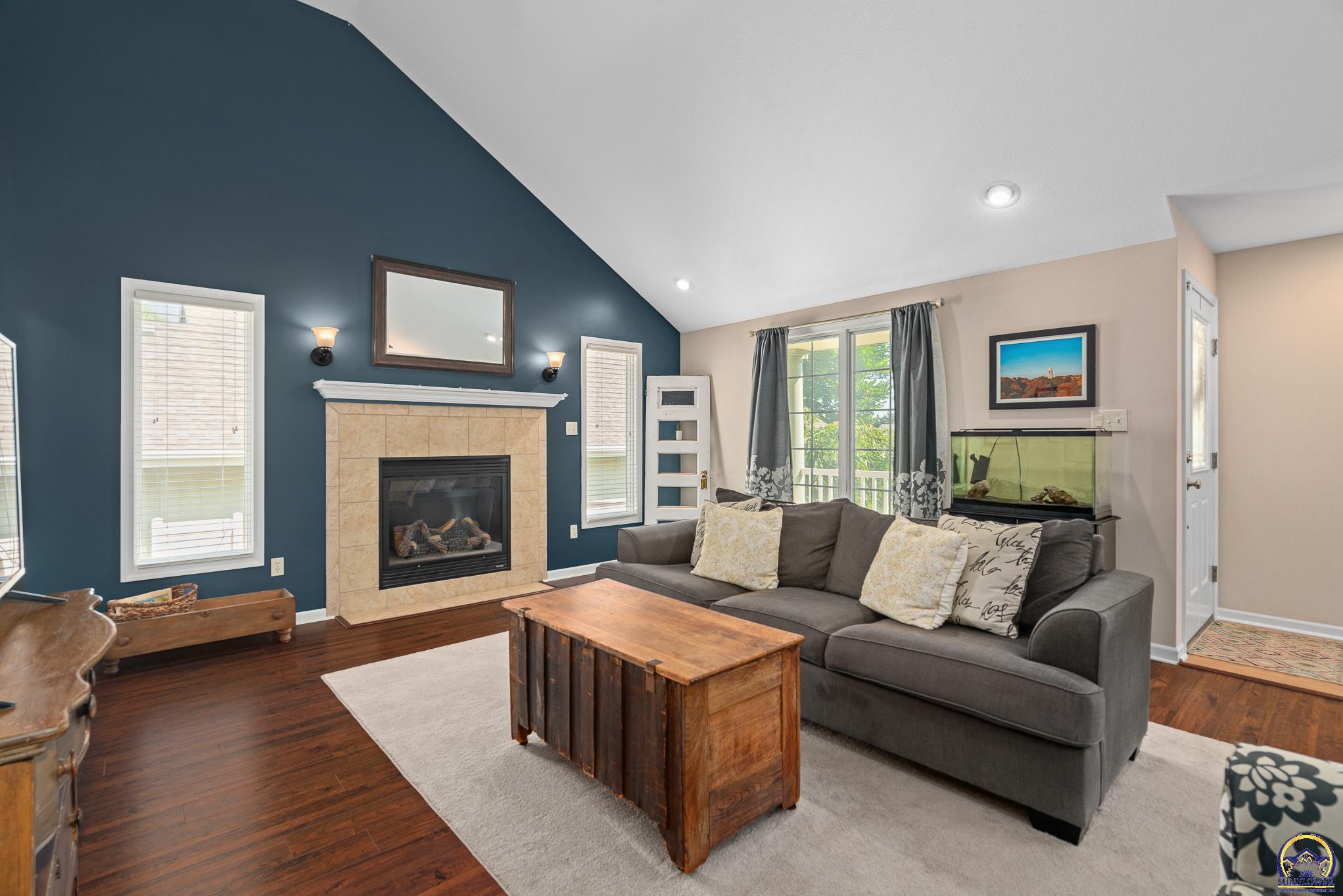 905 SW Woodbridge CT