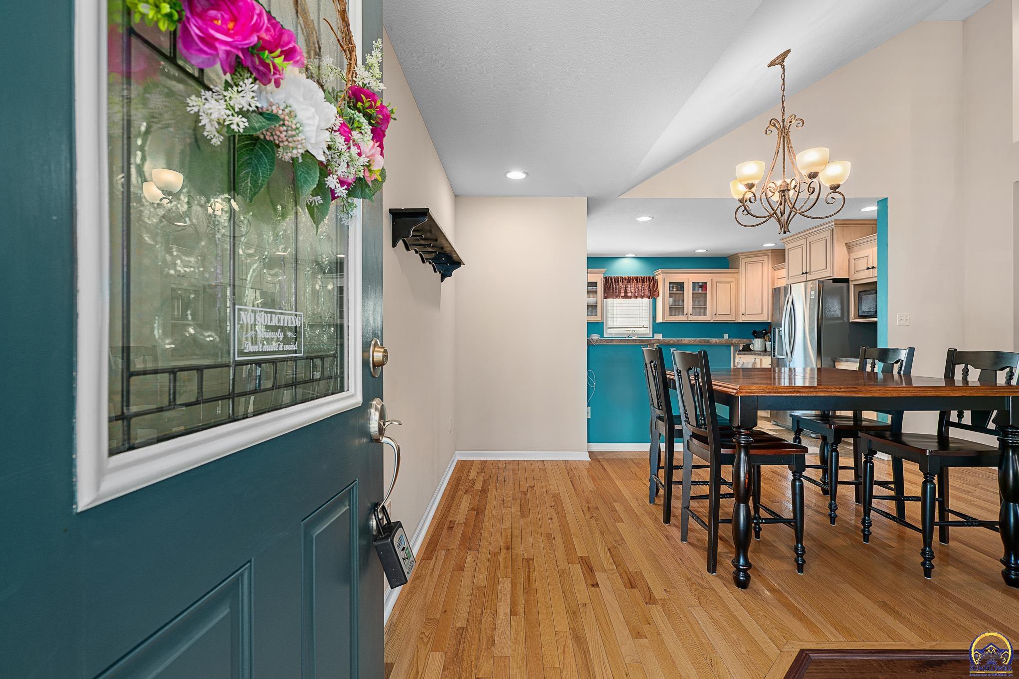 905 SW Woodbridge CT