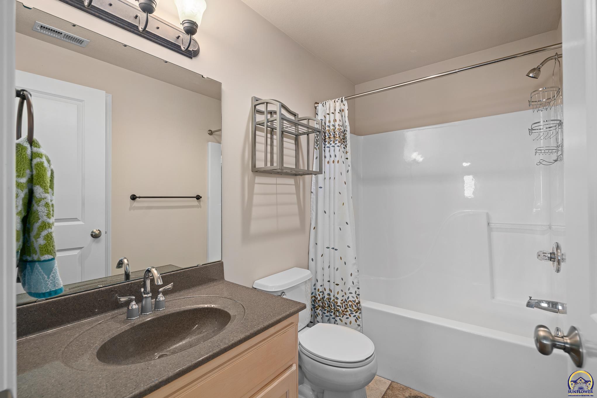 905 SW Woodbridge CT