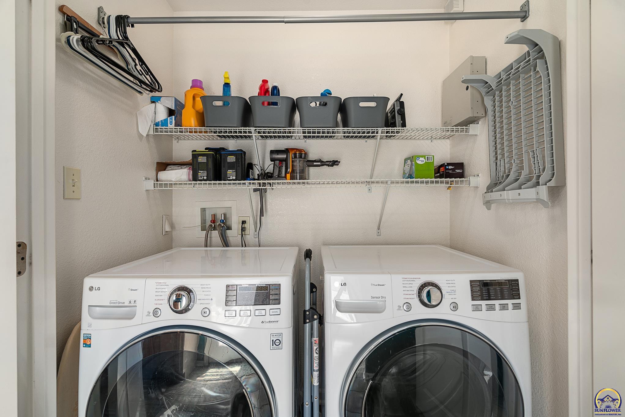 905 SW Woodbridge CT