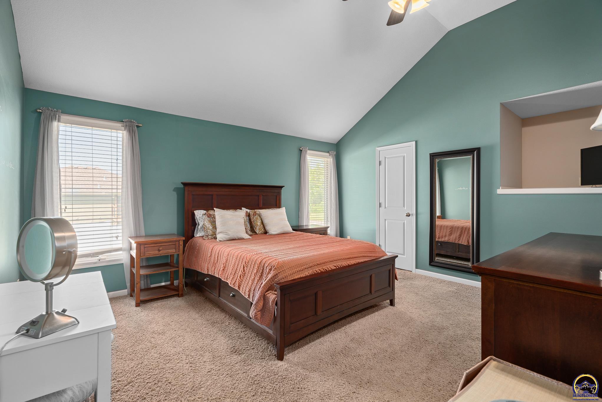 905 SW Woodbridge CT