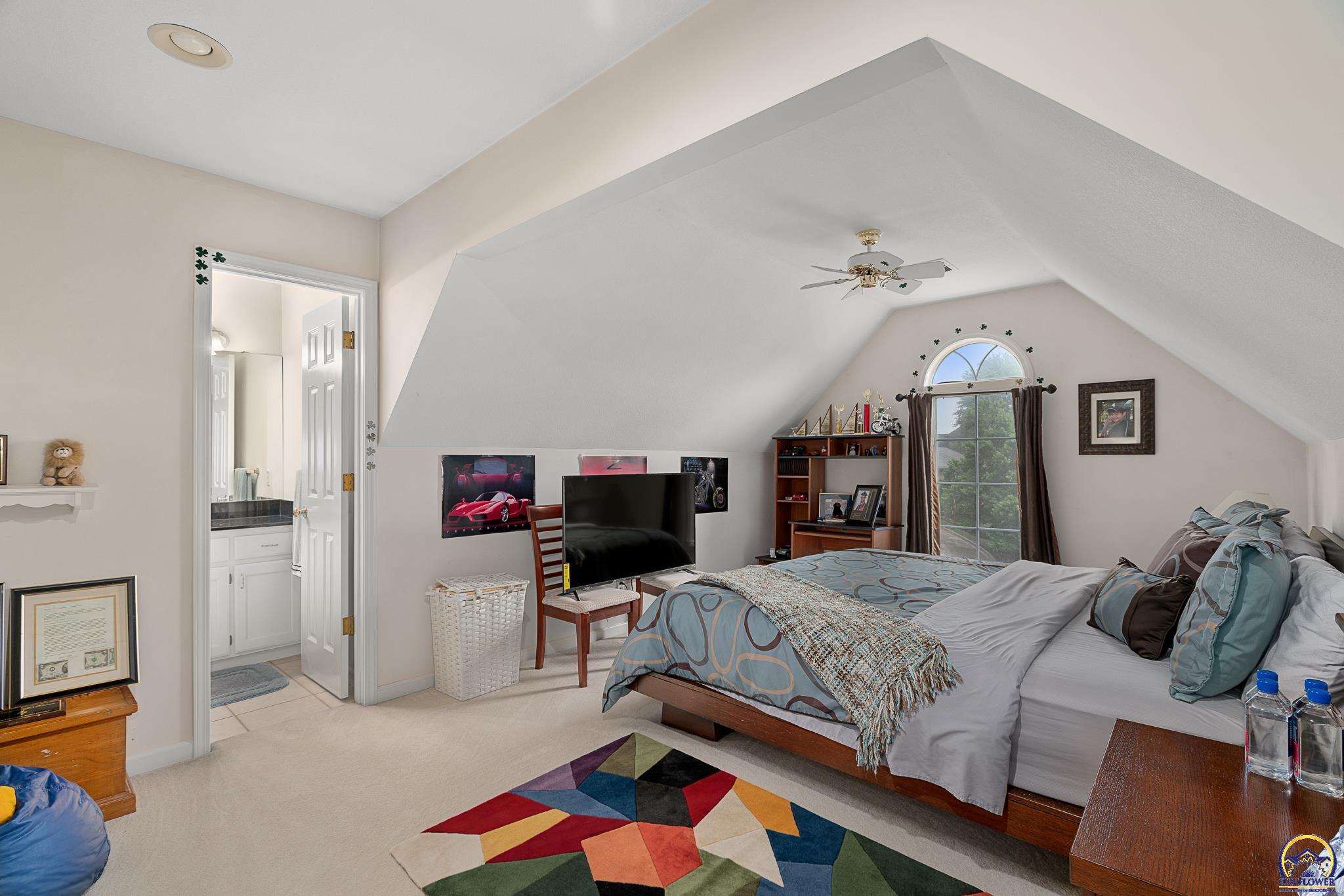 5319 SW 40th Ter