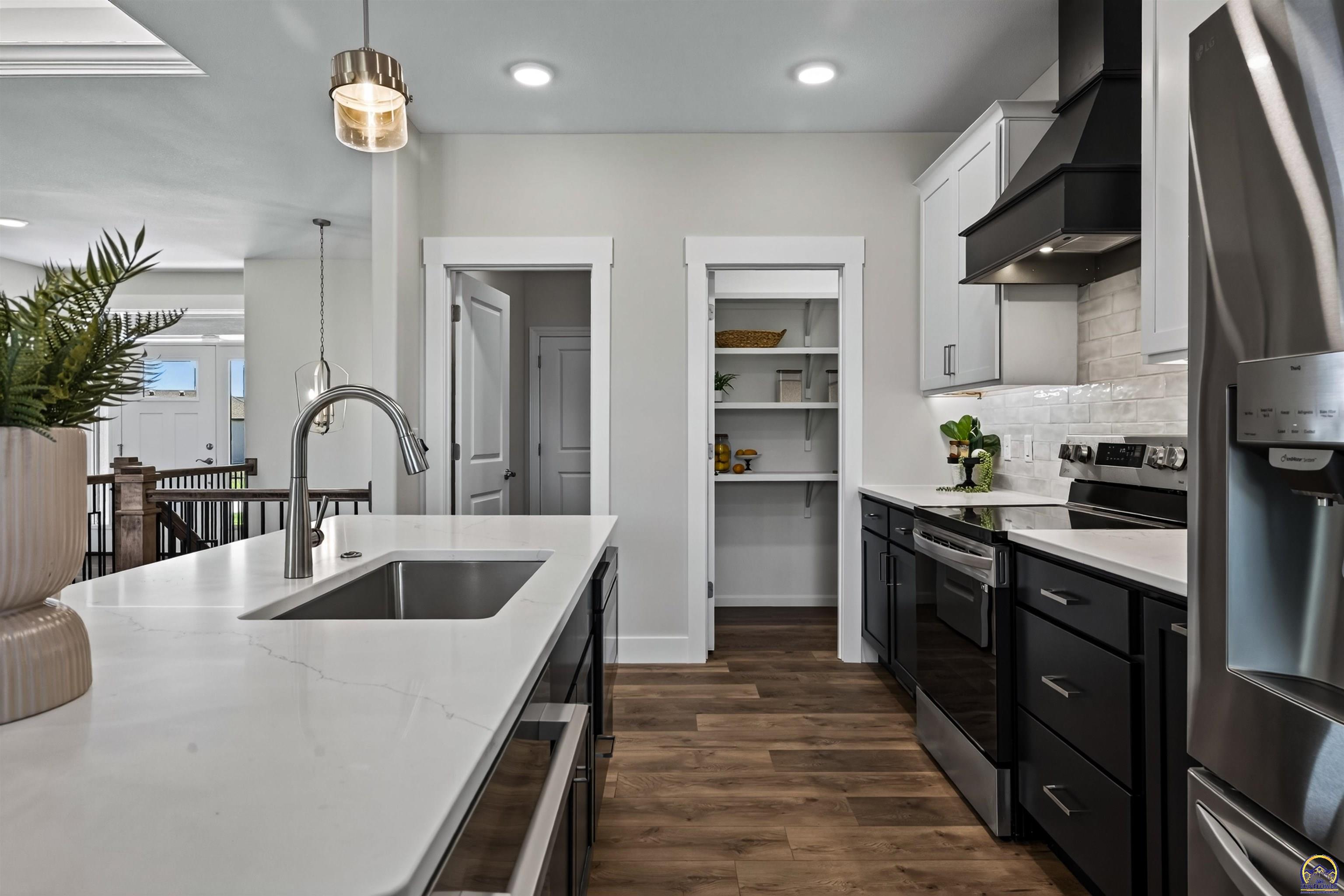 2616 SW Sherwood Park DR