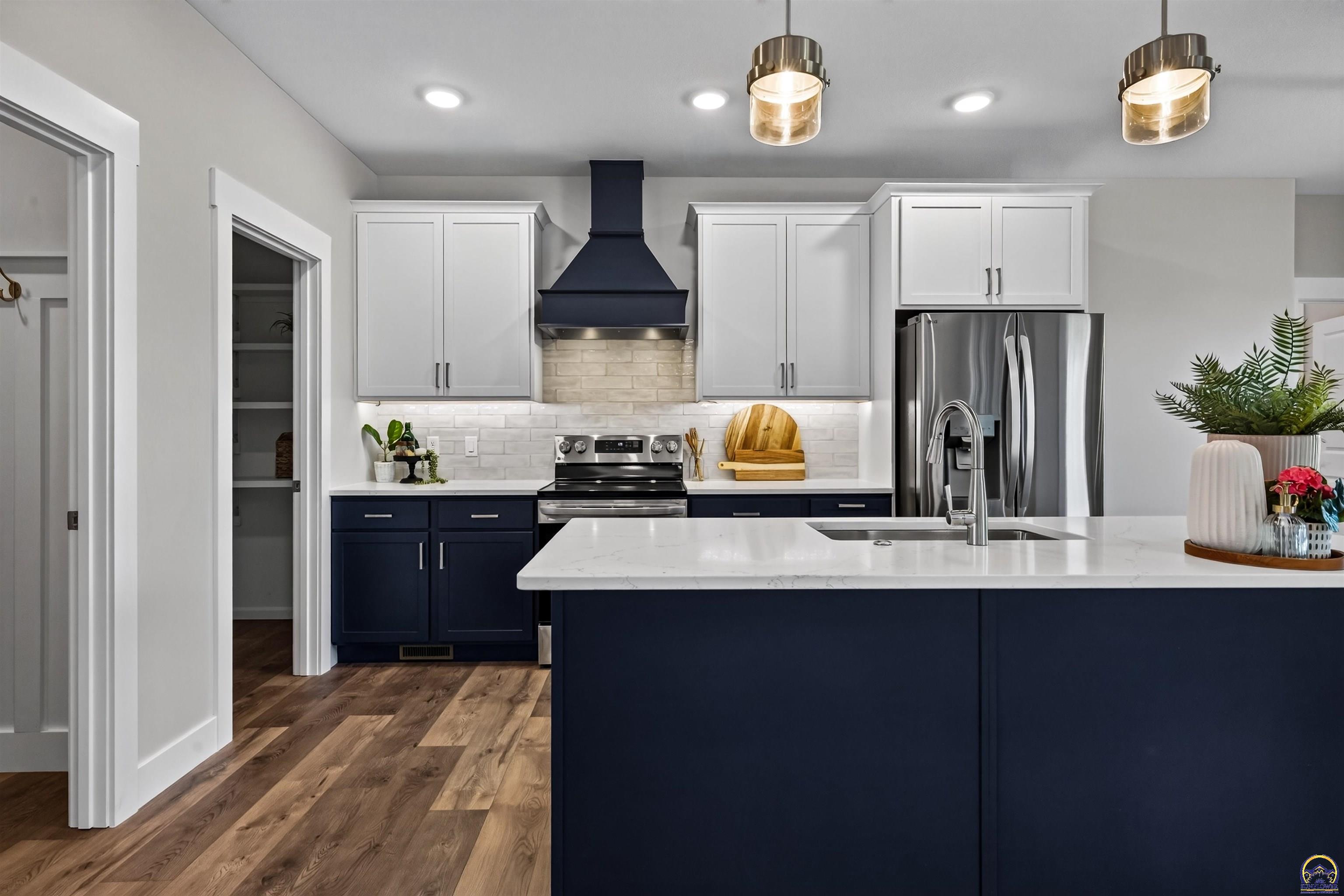 2616 SW Sherwood Park DR