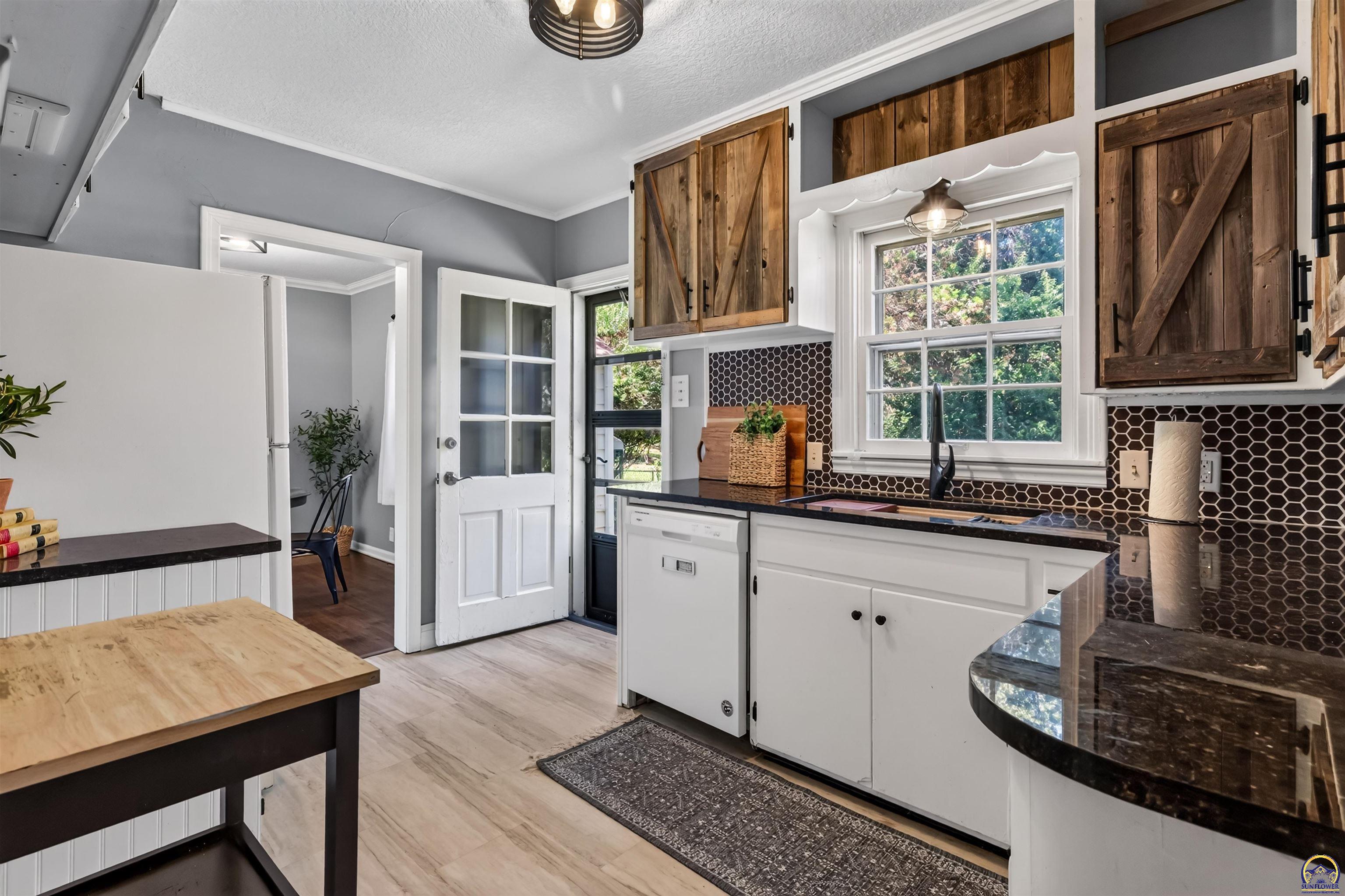 510 SW Merriam CT