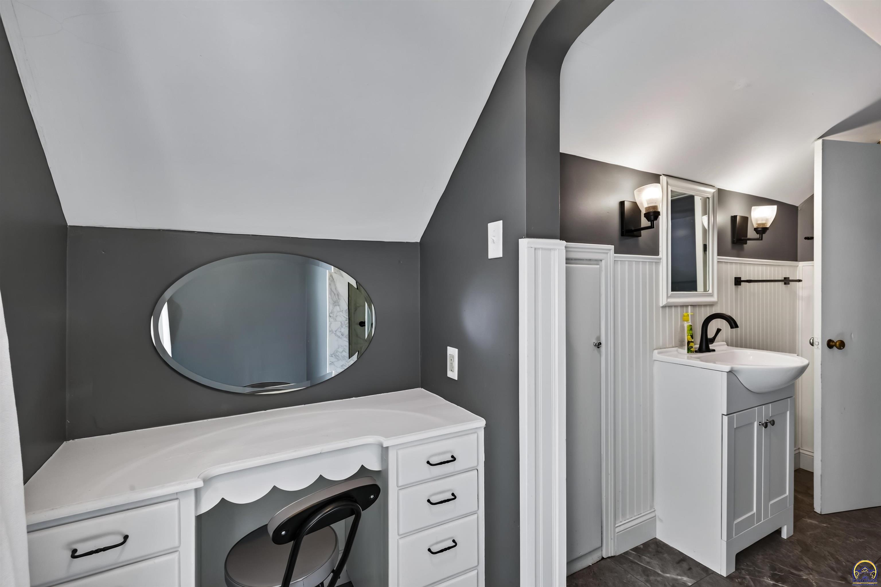 510 SW Merriam CT