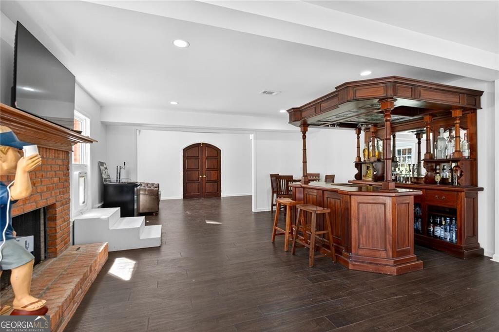 1026 Quaker Ridge Way