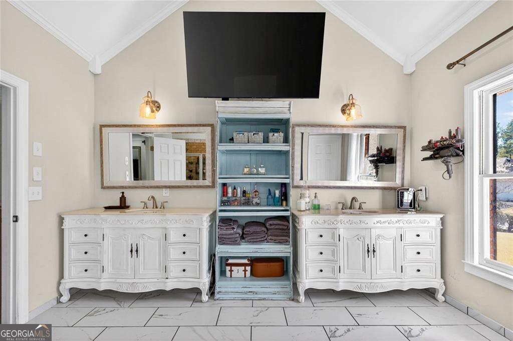 1026 Quaker Ridge Way