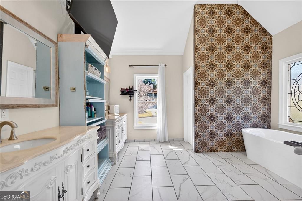 1026 Quaker Ridge Way