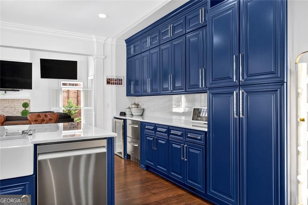 1026 Quaker Ridge Way