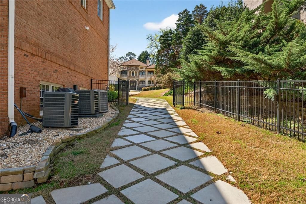 1026 Quaker Ridge Way