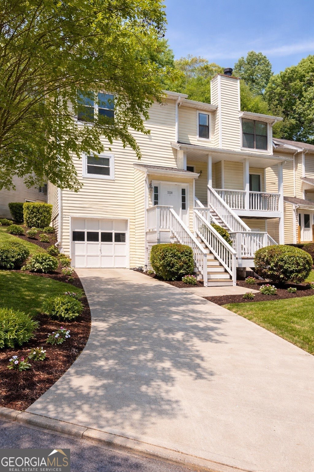 2220 Spring Walk