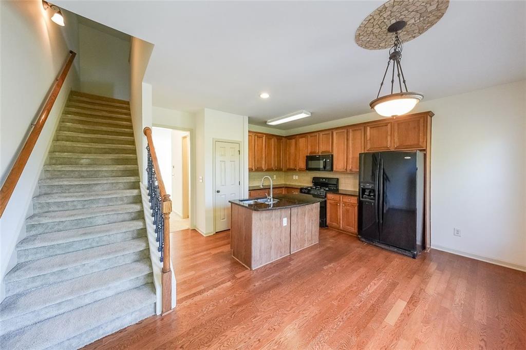 671 Village Field Ct