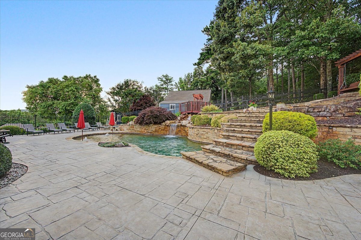 20 Lake Overlook Drive