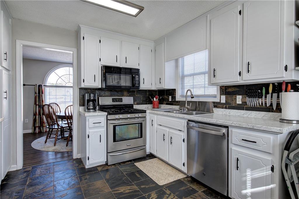 113 Amberwood Lane