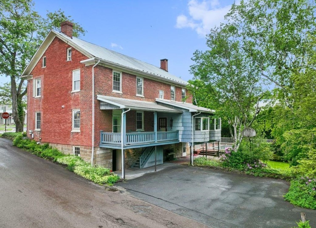 822 Main Street