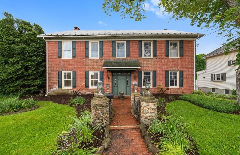 822 Main Street
