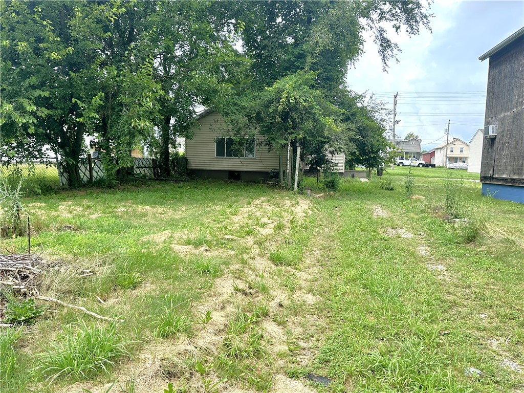 8 1/2 Apple Street