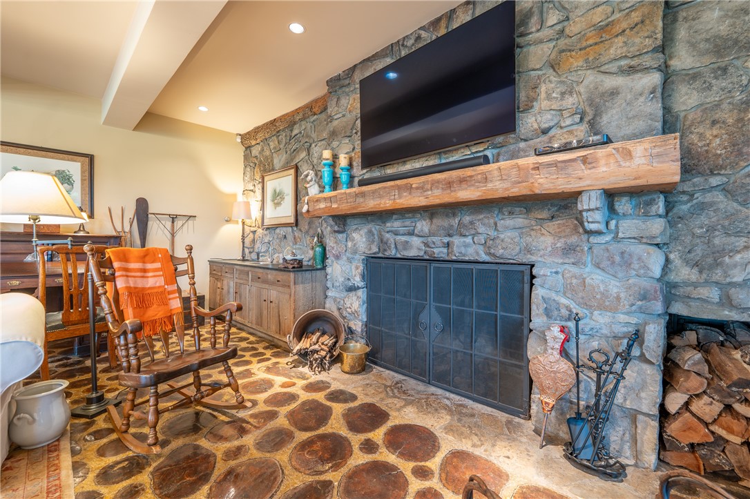 127 Mountain Road