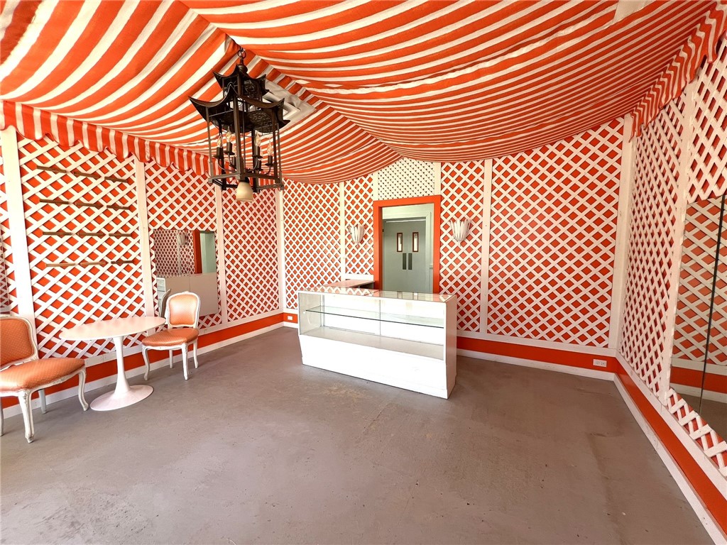 111 N Fairfield Street