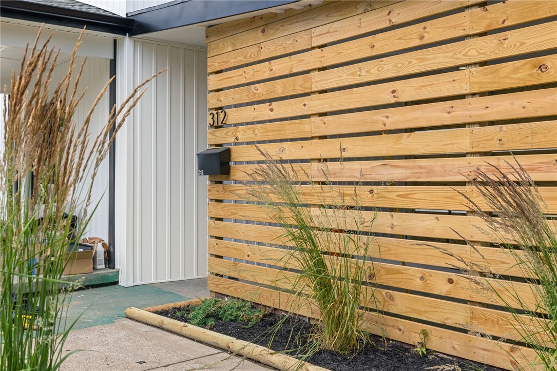 312 N Fairfield Street