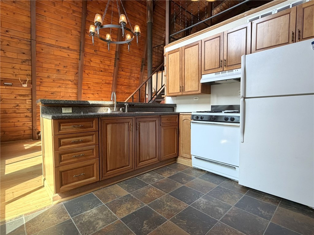 340 W Laurel Lane