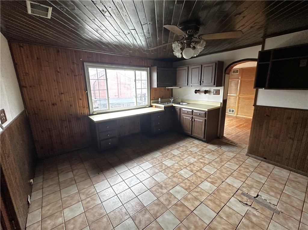 1913 Fox Way