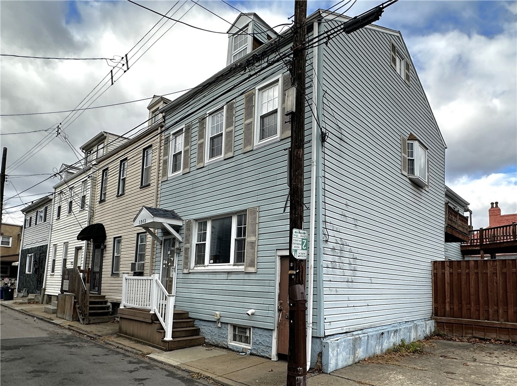 1913 Fox Way