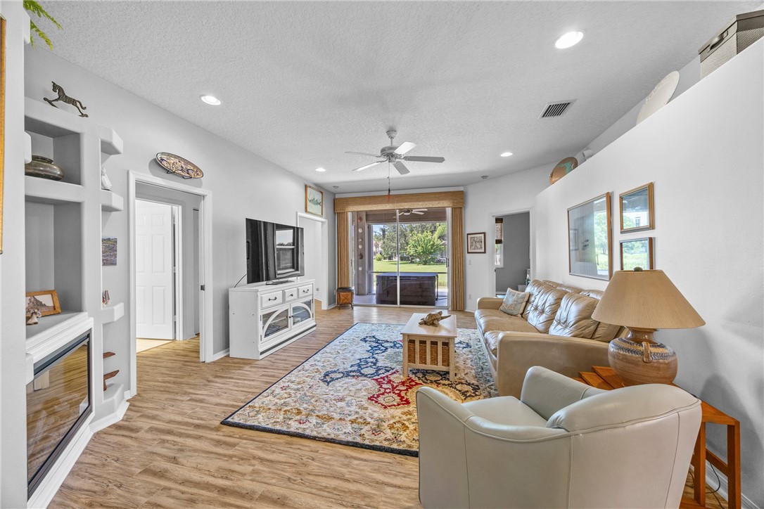 254 Hawthorne Lane