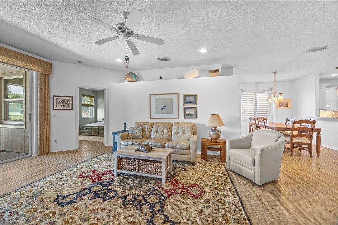 254 Hawthorne Lane