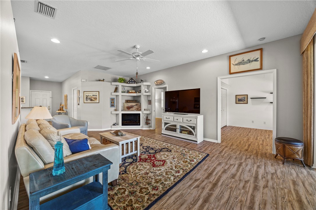254 Hawthorne Lane