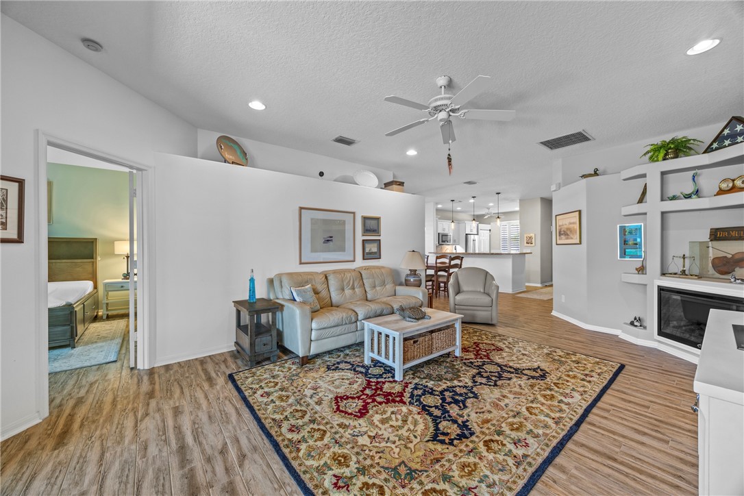 254 Hawthorne Lane