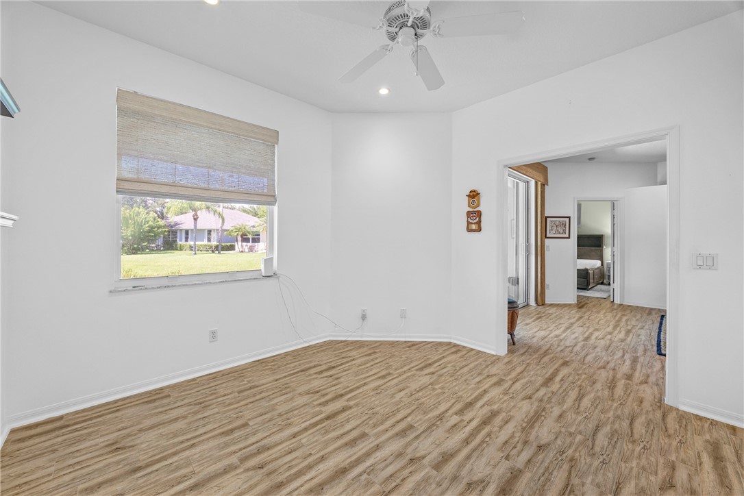 254 Hawthorne Lane