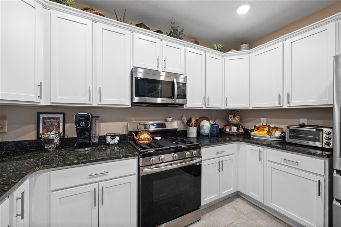 6045 Red Maple Manor