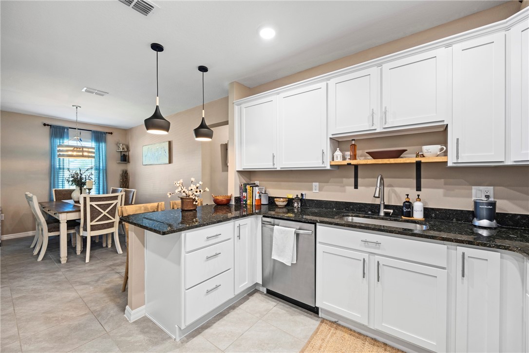 6045 Red Maple Manor