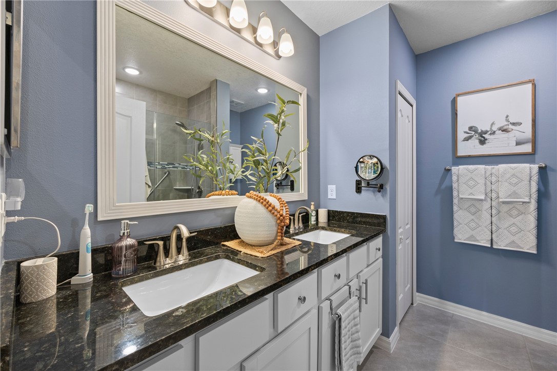 6045 Red Maple Manor