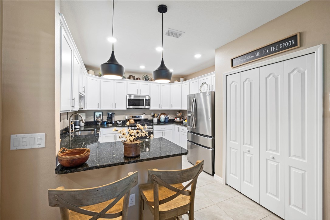 6045 Red Maple Manor
