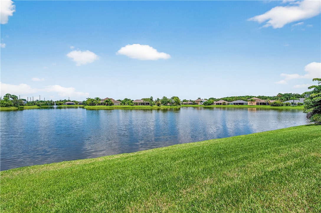 1332 Scarlet Oak Circle